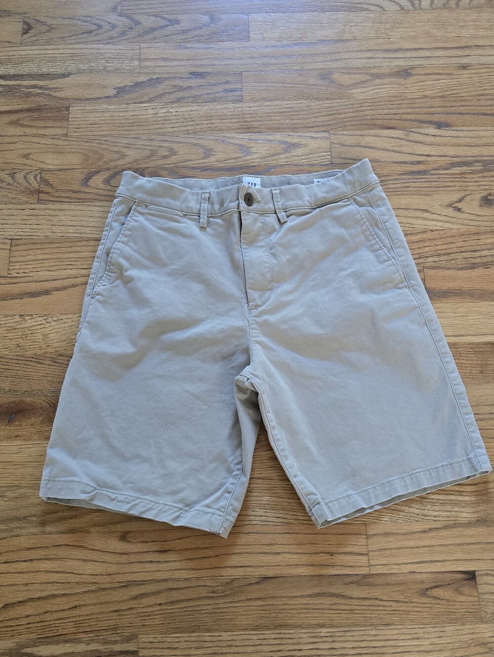 GAP Men's Flat Front 9" Essential Khaki Shorts